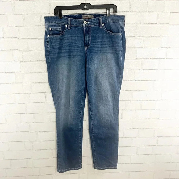 Torrid Medium Wash Boyfriend Straight Jeans Women's Plus Size 14 Regular - Picture 2 of 8